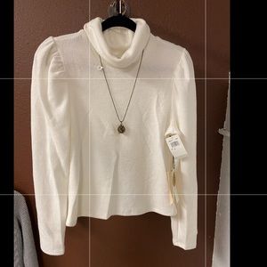 White puff sleeve sweater